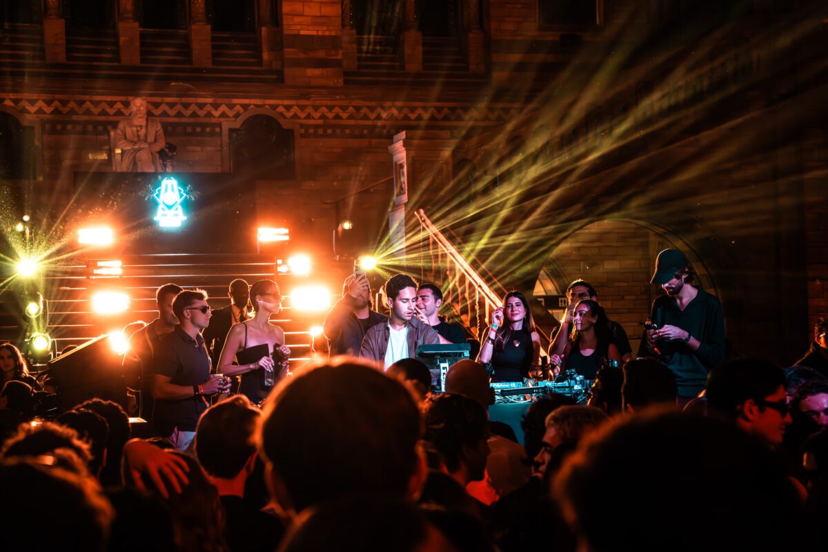 MTRNM Night at the Museum, Marten Lou at the Natural History Museum — Kudos AV event production, photo 2